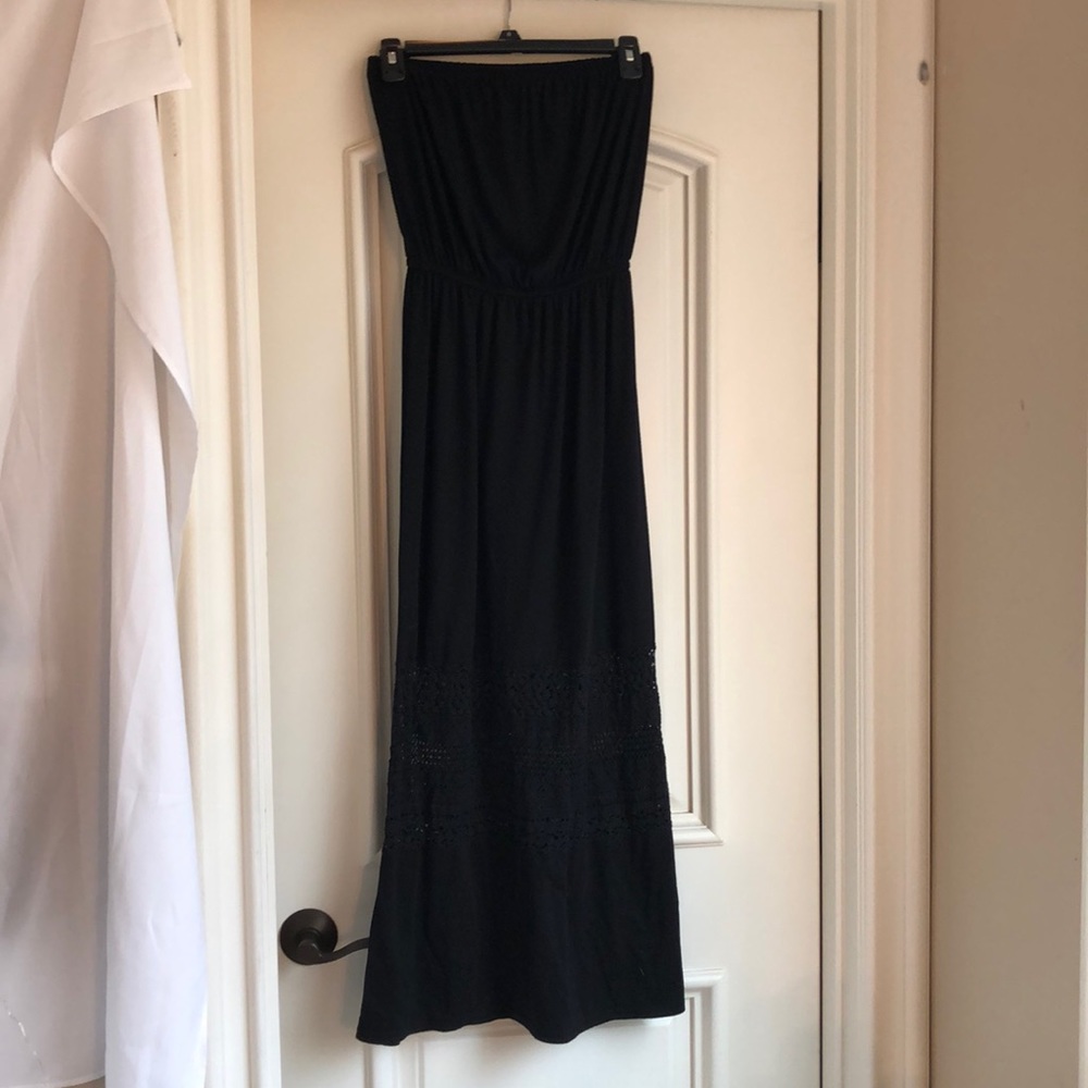 Black strapless laced dress